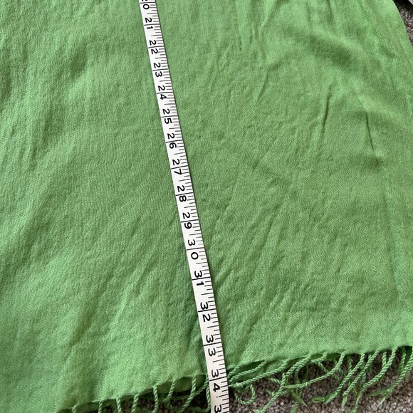 Green 100 percent wool scarf/wrap - Picture 5 of 5